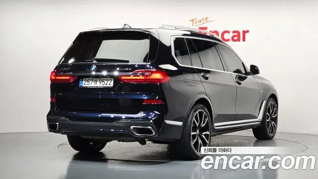 BMW X7 2022 — Фото 1/20
