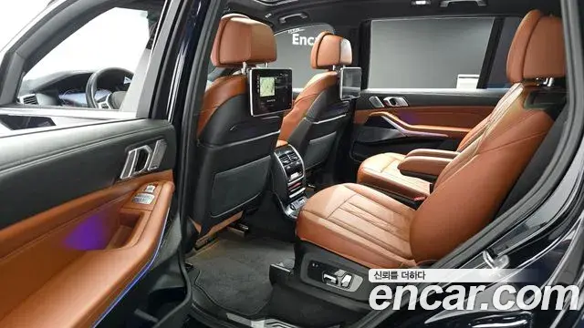 BMW X7 2022 — Фото 14/20