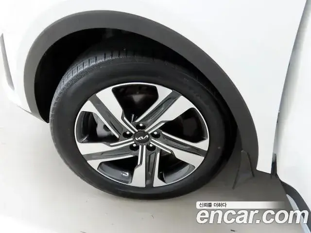 Kia Sorento 2023 — Фото 18/20