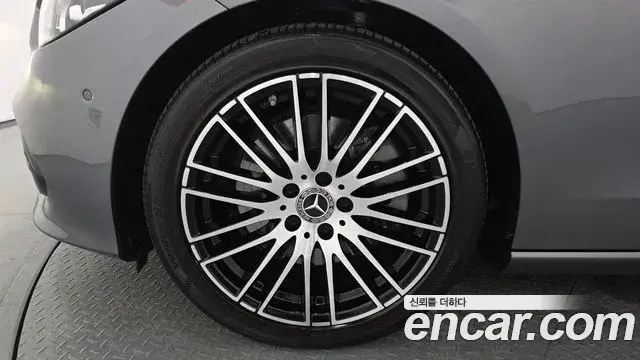 Mercedes-Benz C-Class 2023 — Фото 5/20