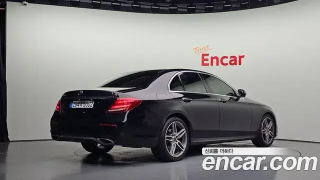 Mercedes-Benz E-Class 2019 — Фото 2/20