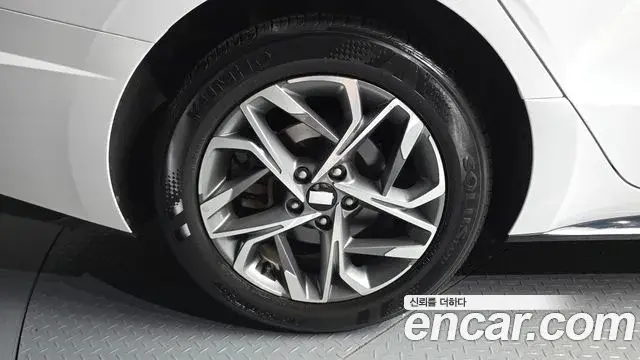 Hyundai Sonata 2022 — Фото 5/20