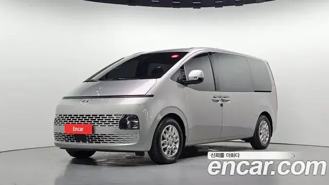 Hyundai Staria 2023 — Фото 1/20