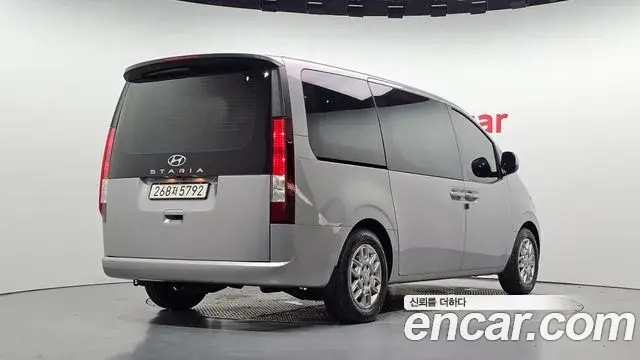 Hyundai Staria 2023 — Фото 2/20