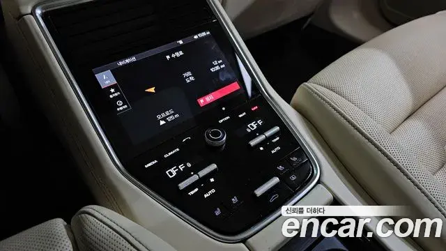 Porsche Panamera 2018 — Фото 18/20
