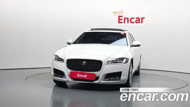 Jaguar XF 2018 — Фото 3/20