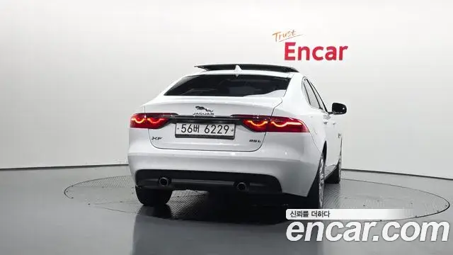 Jaguar XF 2018 — Фото 4/20