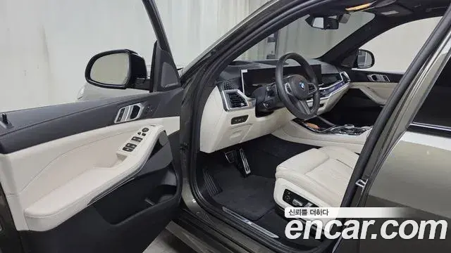 BMW X5 2025 — Фото 10/20