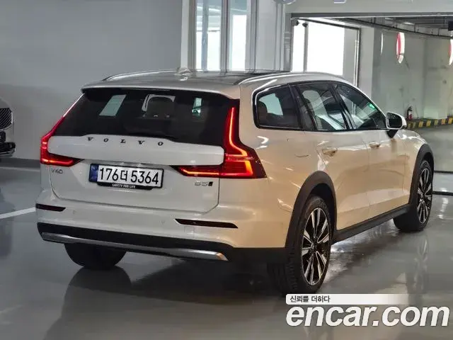 Volvo V60 Cross Country 2026 — Şəkil 7/18
