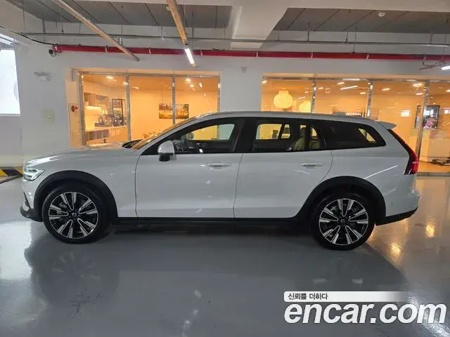 Volvo V60 Cross Country 2026 — Şəkil 17/18