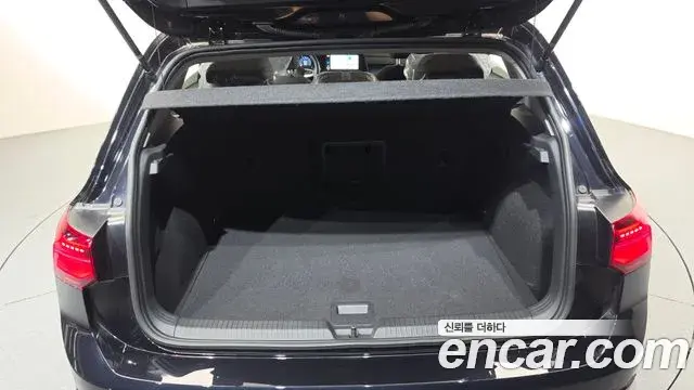 Volkswagen Golf 2022 — Şəkil 22/35