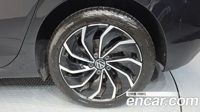 Volkswagen Golf 2022 — Şəkil 10/35