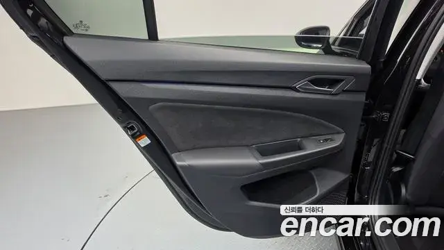 Volkswagen Golf 2022 — Şəkil 32/35