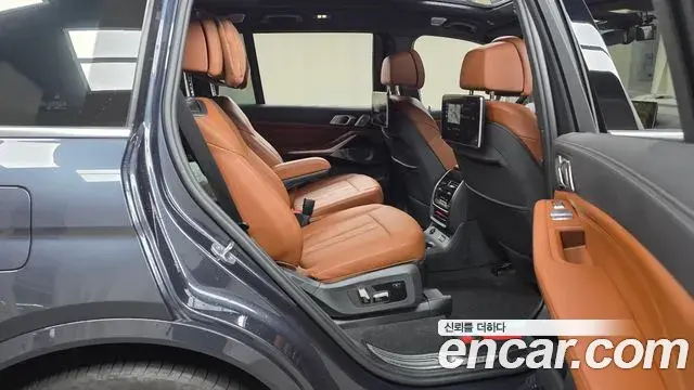 BMW X7 2021 — Фото 11/20