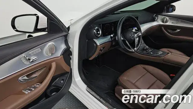 Mercedes-Benz E-Class 2021 — Фото 9/20
