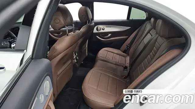 Mercedes-Benz E-Class 2021 — Фото 11/20