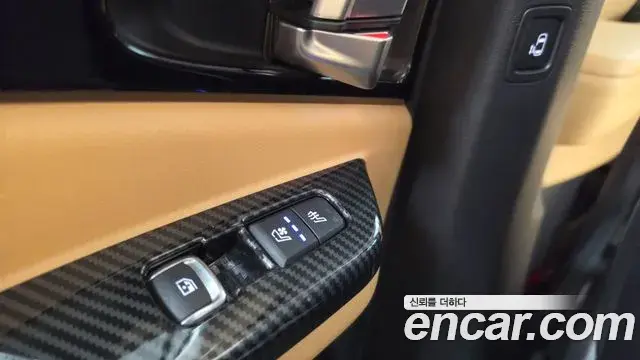Kia Carnival 2021 — Фото 19/20