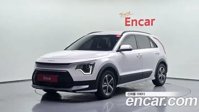 Kia Niro 2022 — Фото 1/20