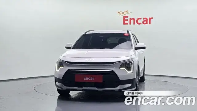 Kia Niro 2022 — Фото 3/20