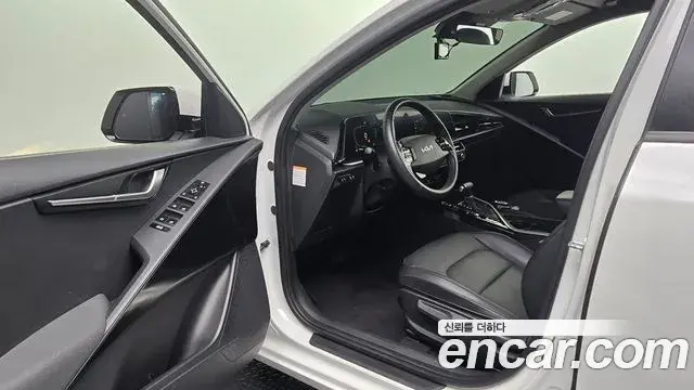 Kia Niro 2022 — Фото 10/20