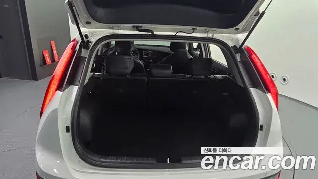 Kia Niro 2022 — Фото 20/20