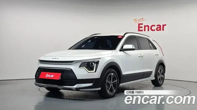 Kia Niro 2023 — Фото 1/20