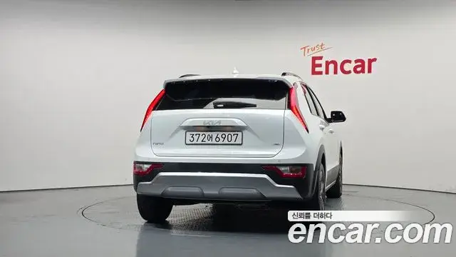Kia Niro 2023 — Фото 4/20