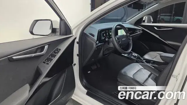 Kia Niro 2023 — Фото 10/20