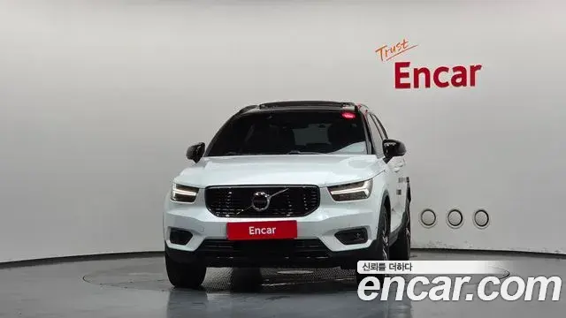 Volvo XC40 2018 — Фото 3/20