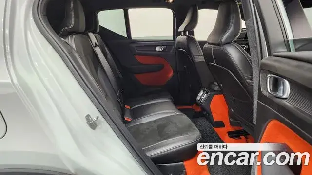 Volvo XC40 2018 — Фото 11/20