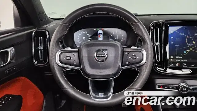Volvo XC40 2018 — Фото 12/20