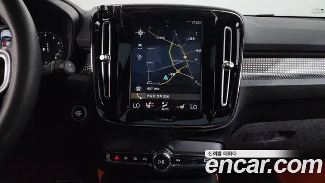 Volvo XC40 2018 — Фото 13/20