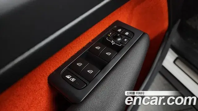 Volvo XC40 2018 — ფოტო 31/32