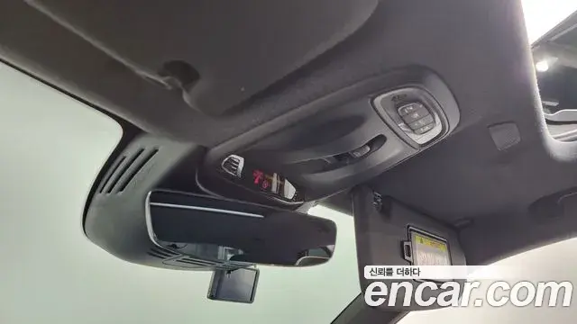 Volvo XC40 2018 — ფოტო 23/32