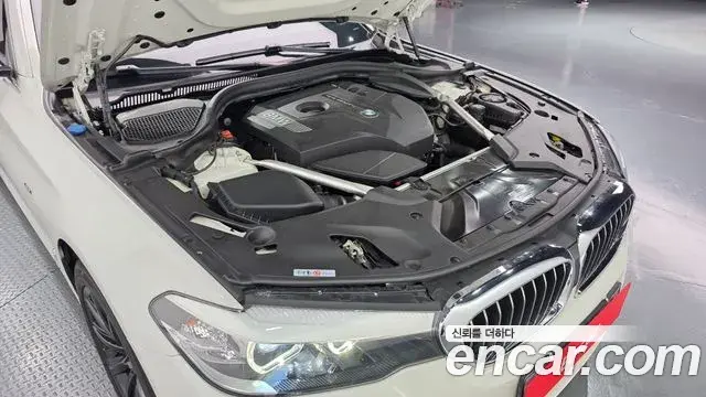 BMW 5 Series 2018 — Фото 6/20