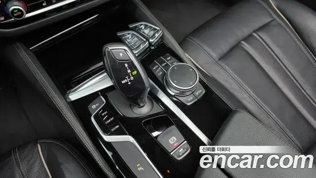BMW 5 Series 2018 — Фото 9/20