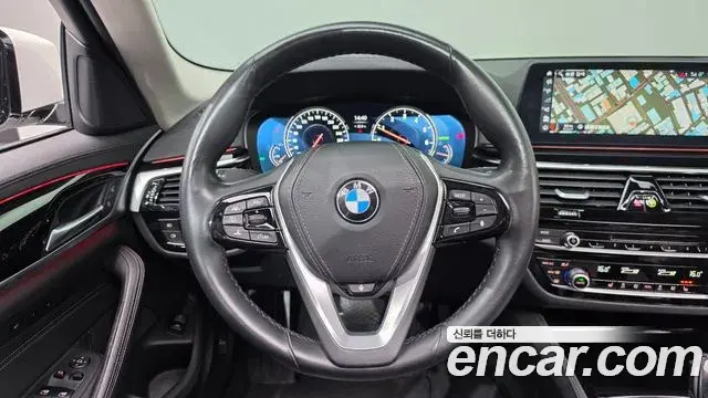 BMW 5 Series 2018 — Фото 13/20