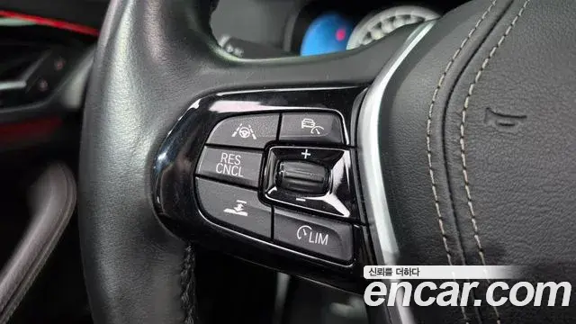 BMW 5 Series 2018 — Фото 16/20