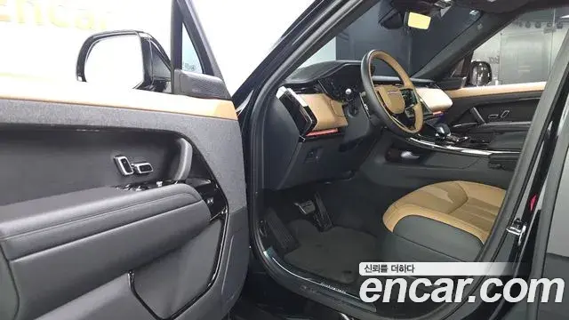 Land Rover Range Rover Sport 2025 — Фото 10/20