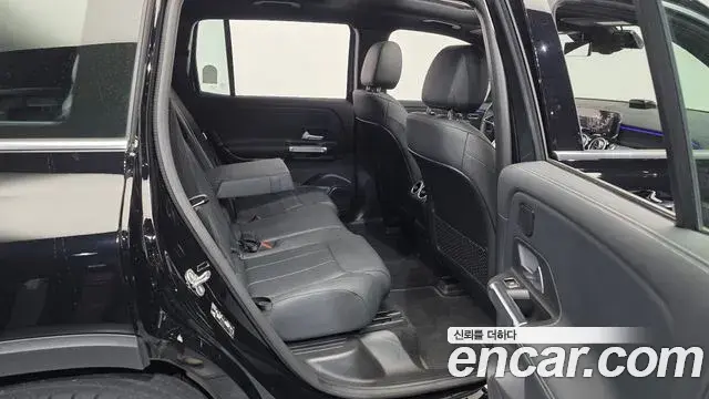 Mercedes-Benz EQB 2025 — ფოტო 3/30