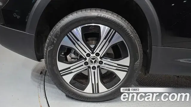 Mercedes-Benz EQB 2025 — ფოტო 7/30