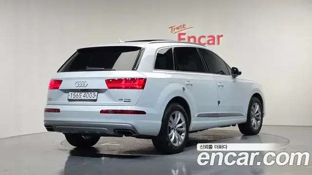 Audi Q7 2019 — Фото 2/20