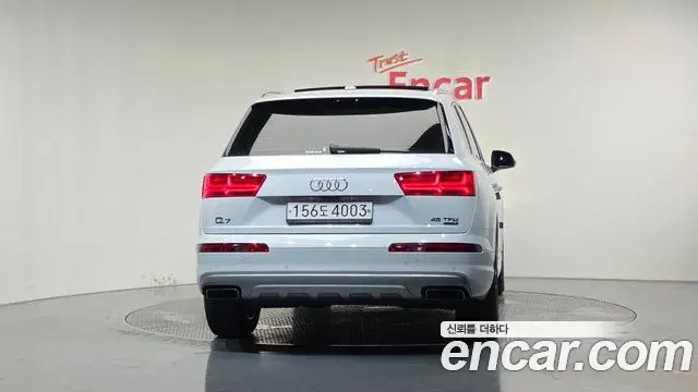 Audi Q7 2019 — Фото 4/20