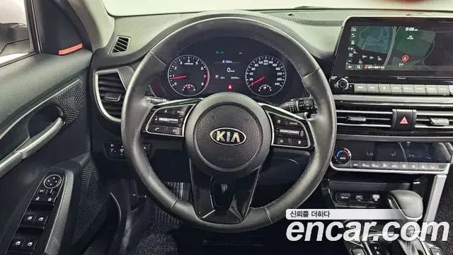 Kia Seltos 2021 — Фото 14/20