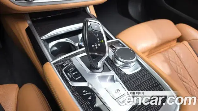 BMW 7 Series 2018 — Фото 9/20