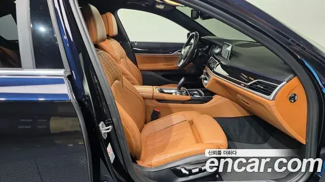 BMW 7 Series 2018 — Фото 11/20