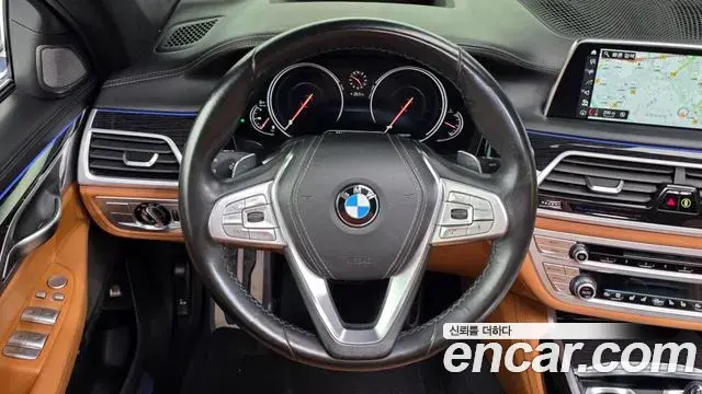 BMW 7 Series 2018 — Фото 13/20
