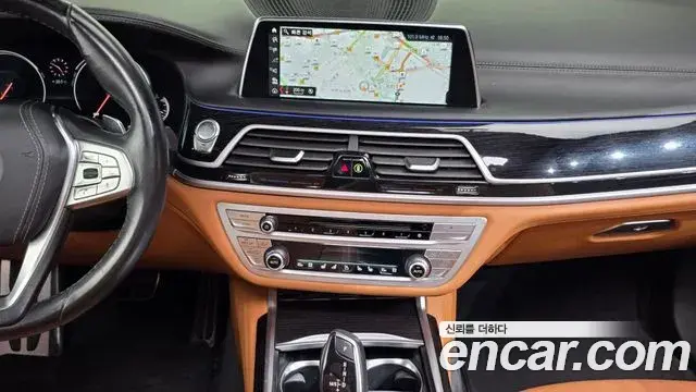 BMW 7 Series 2018 — Фото 14/20