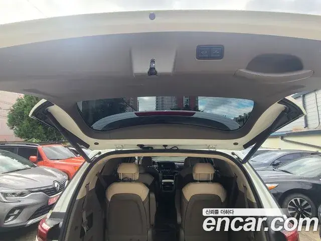 Kia Carnival 2021 — Фото 17/20