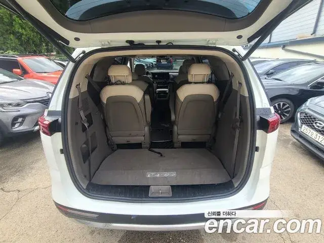 Kia Carnival 2021 — Фото 18/20
